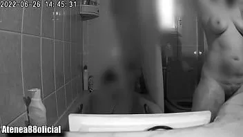Abspielen Stiefschwester erwischt rasierte Dusche masturbiert Teil1