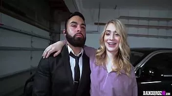 Reproducir Anastasia caballero adolescente se folla a su guardaespaldas