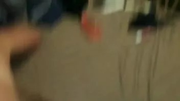 Reproduzir Puta crack sendo fodida e implorando por esperma