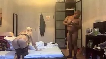 Reproducir Sissy siempre tiene hambre de polla cruda