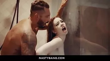Abspielen Nala Brooks und ihr gut bestückter Lover ficken nach dem Einkaufen leidenschaftlich