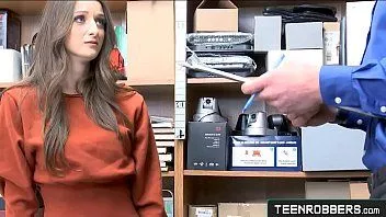 চালান নোংরা কিশোর গার্ডের বড় মোরগ পছন্দ করে - teenrobbers.com