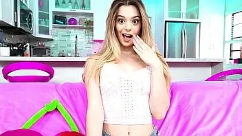 play Linda hijastra rubia necesita una polla en la boca