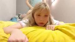 Reproducir Cutie rubia es follada duro para distraerse de la computadora