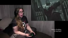 Reproduzir Tiras morenas de peitos grandes durante a jogabilidade de Resident Evil 2