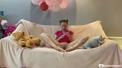 Play Busty Amateur Girl Has Hot Solo Time with Sex Toy