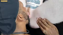 play Une brune aux gros seins a envie d'un massage mais se retrouve avec un creampie crémeux