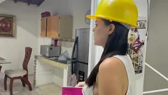 play L'ingénieur de stagiaire latina se fait rasoir du premier client. Partie 1