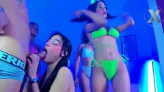 play Orgía latina: los amateurs vecinos se vuelven locos por mi gran polla