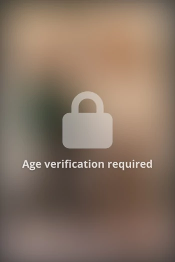 अभिनेता Izi Ashley